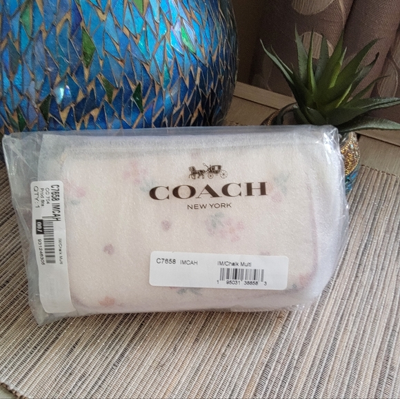 Coach Nolita 19 with heart Petal print in white - Picture 3 of 11